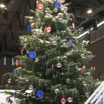 Am Stand von Sega wurde das neueste Wintersportspiel mit diesem Weihnachtsbaum beworben